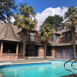 Jason House - Immaculate In A Quiet Seaside Neighbourhood Near Uvic Guest house Victoria