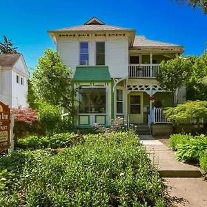 Niagara Inn Bed And Breakfast Bed & Breakfast Niagara Falls